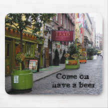 A área Dublin do bar do templo, aproximada tem uma Mouse Pads