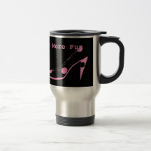 A elevação do rosa e do preto colocou saltos a com caneca