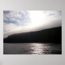 A luz do sol molha o poster