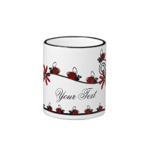 A senhora desinseta a caneca