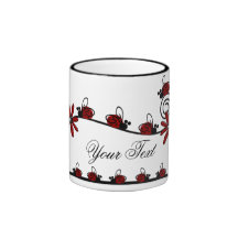 A senhora desinseta a caneca