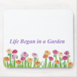 A VIDA COMEÇOU em um mousepad do JARDIM