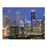Arquitectura da cidade de Singapore no crepúsculo Cartoes Postais