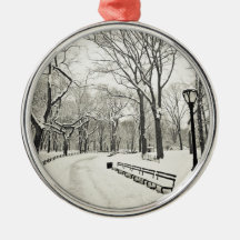 Árvores do inverno cobertas na neve ornamento