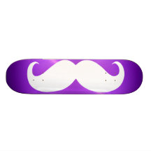 Bigode branco engraçado 9 skates