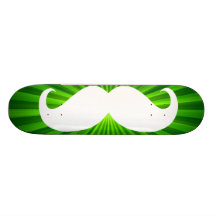 Bigode branco engraçado no fundo verde 2 skate
