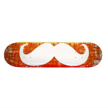 Bigode branco engraçado skate