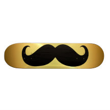 Bigode preto engraçado no fundo do ouro skateboard