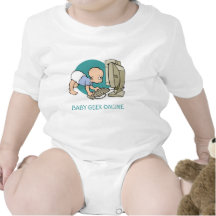 CAMISA EM LINHA DO GEEK T DO BEBÊ E BABADOR