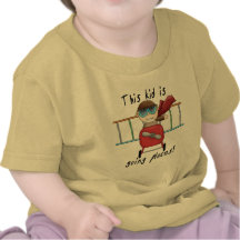Camiseta e presentes do piloto do ás do menino