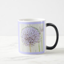 Caneca de café com projeto da flor do allium