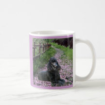 Caneca preta da pulsação do coração da caniche