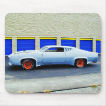 Carro azul velho em Boston, Massachusetts Mousepad