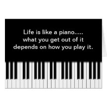 Cartão com citações - o piano fecha o teclado