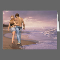 Casal no amor que anda na praia no por do sol postais
