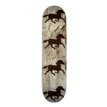 Cavalos e ferraduras nos presentes de madeira do v skates personalizados