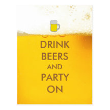 Cervejas e partido da bebida sobre cartao postal