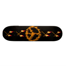 Chamas e sinal de paz dos corações skates