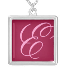 Colar de E