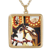 colar dos cavalos do carousal