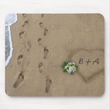 Coração & trilhas na areia mousepad