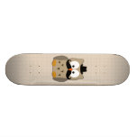 Coruja com bigode e chapéu skate