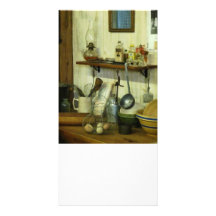 Cozinha com a cesta de fio dos ovos cartão com foto