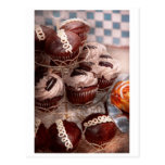 - Cupcake - montanha doce do cupcake Cartões Postais
