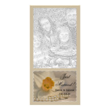 Daffodil e cartão com fotos do recem casados das p