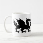 Dragão voado preto de Wales na caneca, no vidro ou