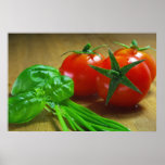 Educado com tomates frescos e ervas pôsteres