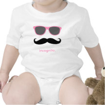 em incógnito - bigode engraçado e máscaras cor-de- babador