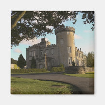 Em Ireland, a entrada lateral do castelo de Dromol Imãs De Refrigerador