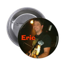 Eric em seu botão da cara pins