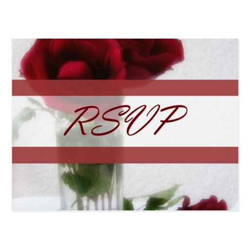 Escuro - rosas vermelhas no casamento do vidro 1 R Cartoes Postais