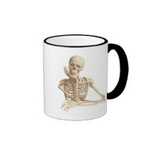 Esqueleto pensativo caneca
