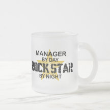Estrela do rock do gerente em a noite canecas