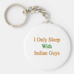 Eu durmo somente com caras indianas chaveiro
