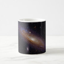 Galáxia do Andromeda tomada com o filtro do alfa d Canecas
