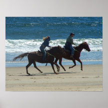 Galope através da praia posters