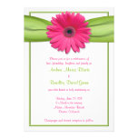 Gerbera cor-de-rosa com convite verde do casamento
