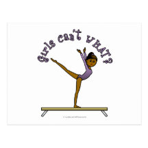 Gymnast fêmea escuro no feixe de equilíbrio cartão postal