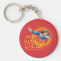 Herói do superman com coração chaveiro