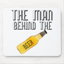 Homem atrás da cerveja mouse pads