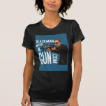 Homem negro com uma arma LogoWear Camiseta