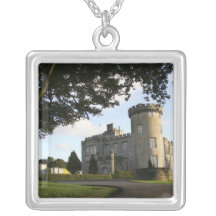Ireland, a entrada lateral do castelo de Dromoland Bijuteria