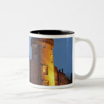Ireland, o castelo de Dromoland iluminou-se no cre Caneca