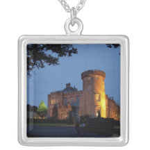 Ireland, o castelo de Dromoland iluminou-se no cre Pingente