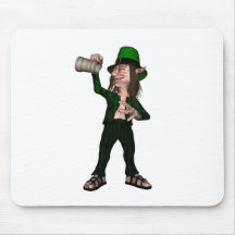 Leprechaun irlandês com caneca para cerveja mousepad