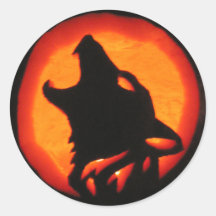 Lobo do Dia das Bruxas que urra Adesivos Redondos